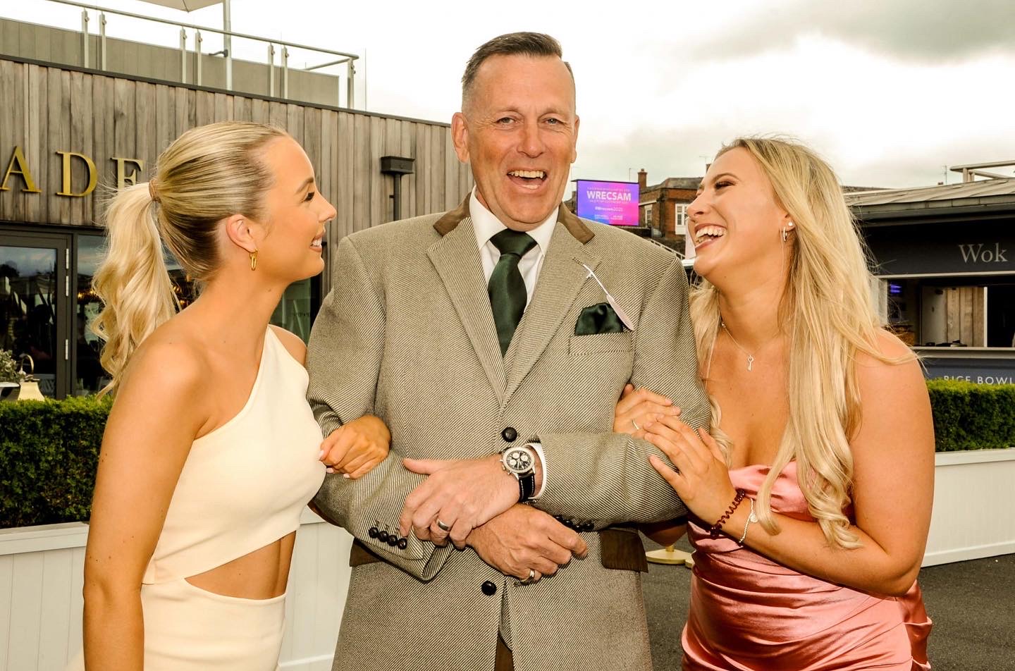 AEE4907D-FA18-4C69-897B-FF49124DB8FB